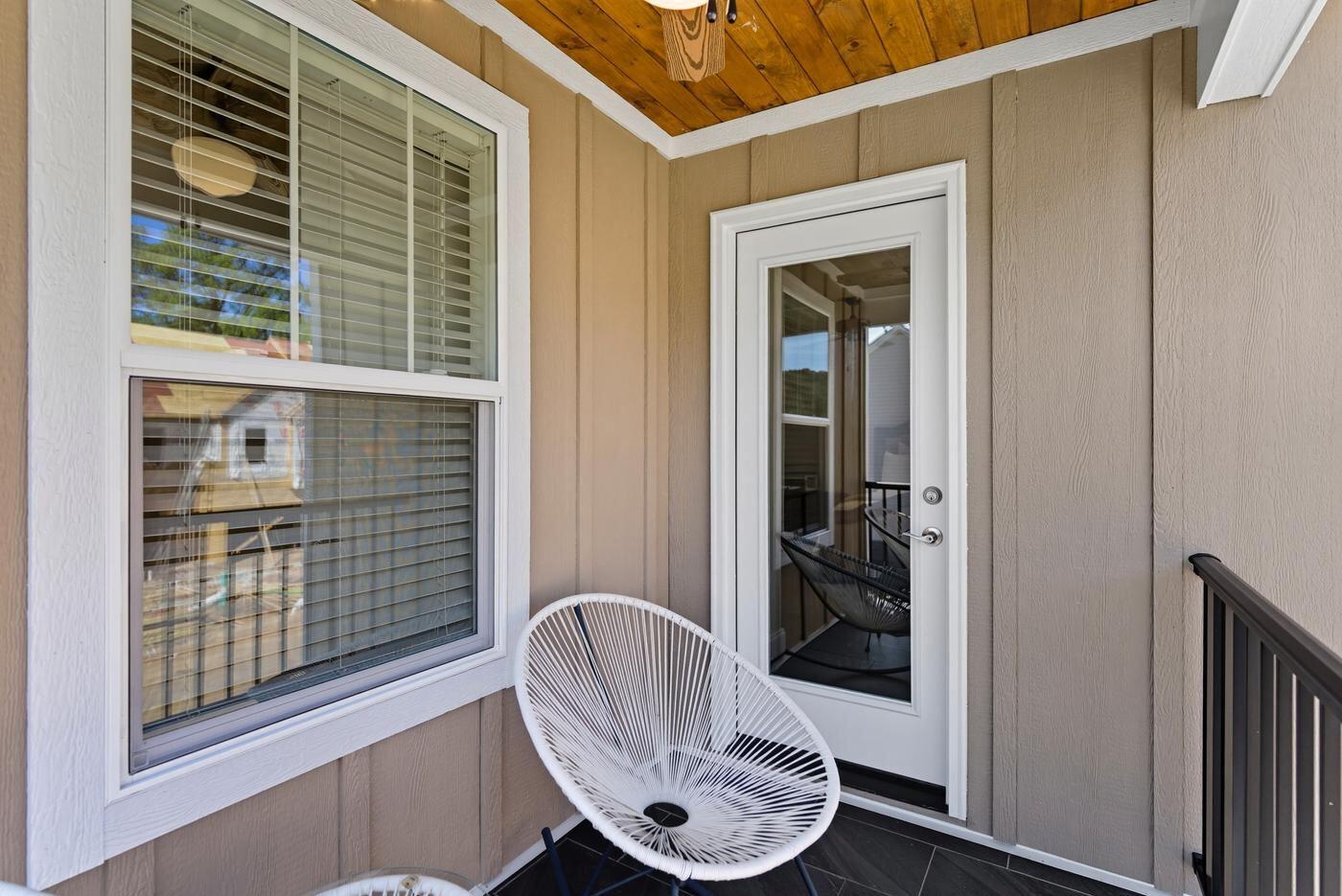 Poplar Creek outdoor space - new construction rental home